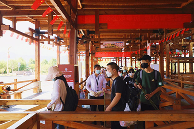 國(guó)慶假期萍鄉(xiāng)武功山景區(qū)游客人潮涌動(dòng) 秩序井然